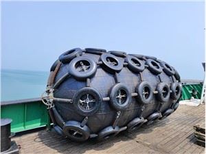 Pneumatic Fender fyrir LNG skip